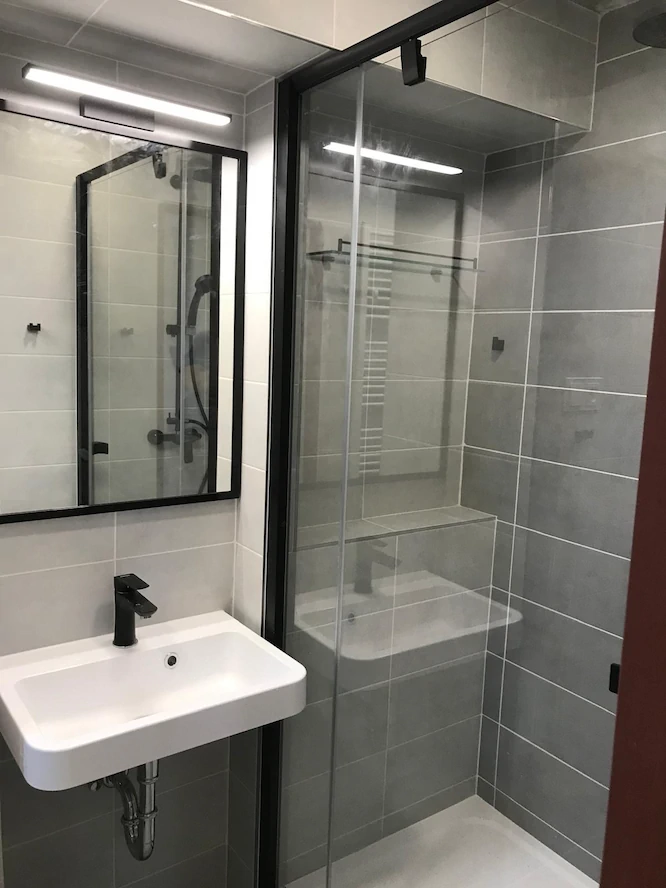 Koupelna s umyvadlem